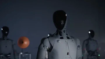 Tesla vs. XPeng: The Robot Wars Are Here 🍿