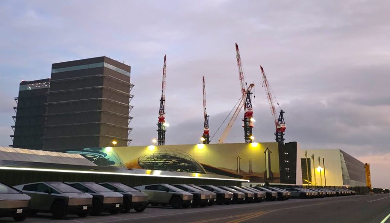 SpaceX: £200M GigaBay for Mass Rocket Production