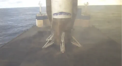 Bezos Joins Rocket Landing Club After 25 Years