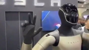 Tesla's New Optimus Hands Reach for the Stars