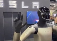 Tesla's New Optimus Hands Reach for the Stars