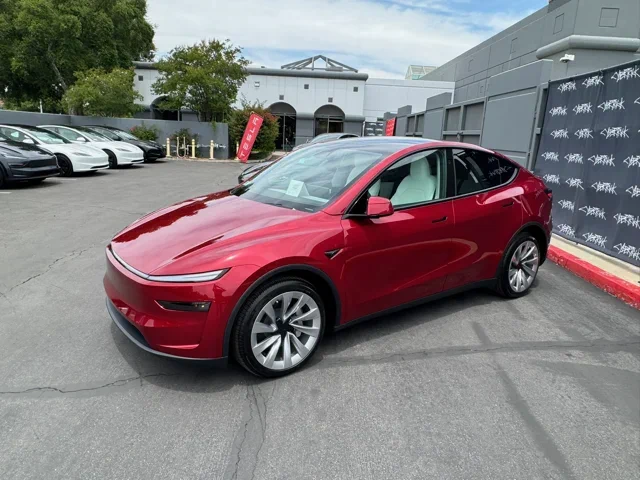 A Tesla vezető nélküli autókat tesztel Austin utcáin, önkiszállítást jelent be