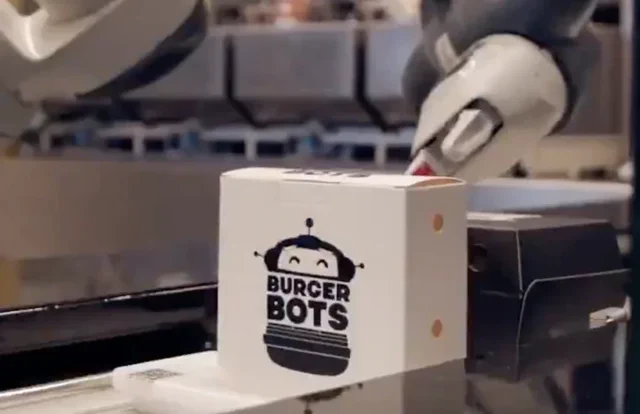 California Restaurant Uses Robots to Serve Burgers in 27s