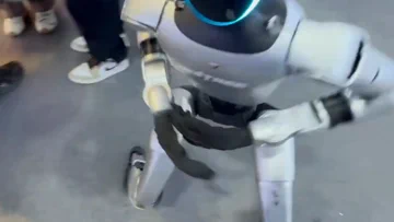 Unitree H1 attacks Dennis Hong, skips apology