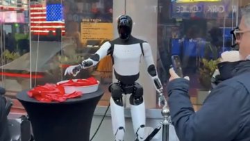 Tesla's Optimus Hands Out Sweets in Times Square