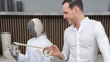 1X NEO Robot Bakes Cake with Star Chef