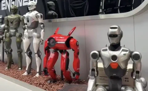 Shenzhen Robot Store Features Kung Fu Bots