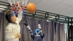 Unitree G1 robot can dunk a basketball!
