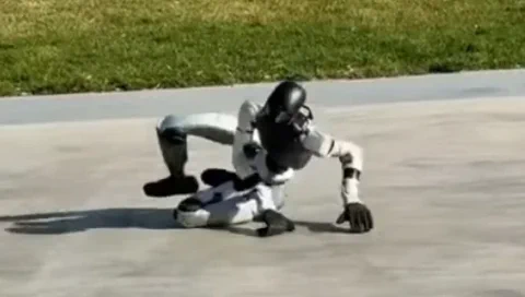 Unitree G1's Jog is Unnervingly Human