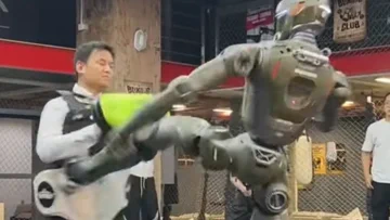 EngineAI CEO Gets Kicked By T800 Robot to Prove It's Real