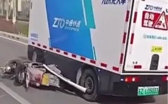 China's Robo-Vans: Unstoppable, Apparently