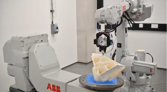 This ABB Robot 3D-Prints Curves, Not Pancakes