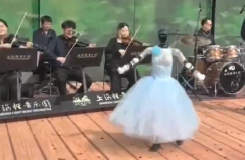 Unitree G1 Humanoid Robot Now Does Ballet. Seriously.