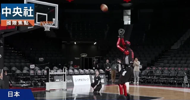 Toyota CUE7 Robot Now Dribbles, Nears Full Court Domination