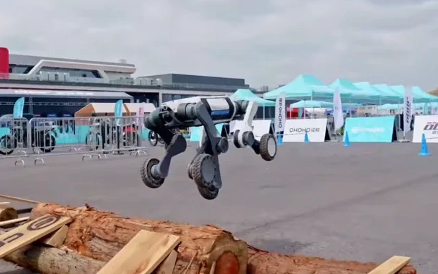 DEEP Robotics' Lynx M20 Tears Up an Off-Road Track