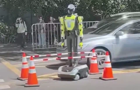 Hangzhou Deploys Robot Traffic Police, Cones Feel Threatened