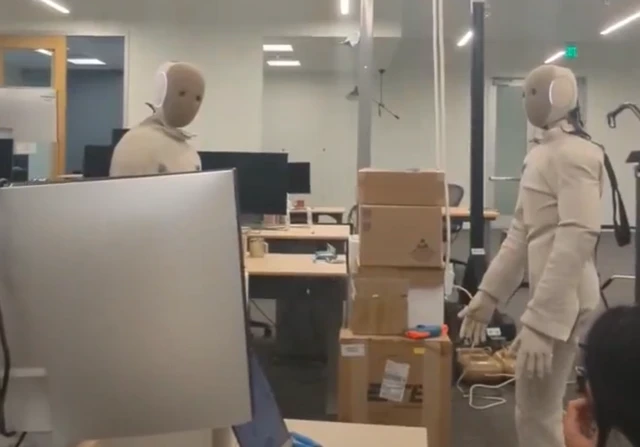 1X NEO Humanoids Caught Chatting in the Lab