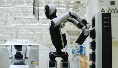 UBTECH's Walker 2 Robot Changes Its Own Battery