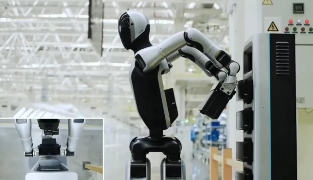 UBTECH's Walker 2 Robot Changes Its Own Battery